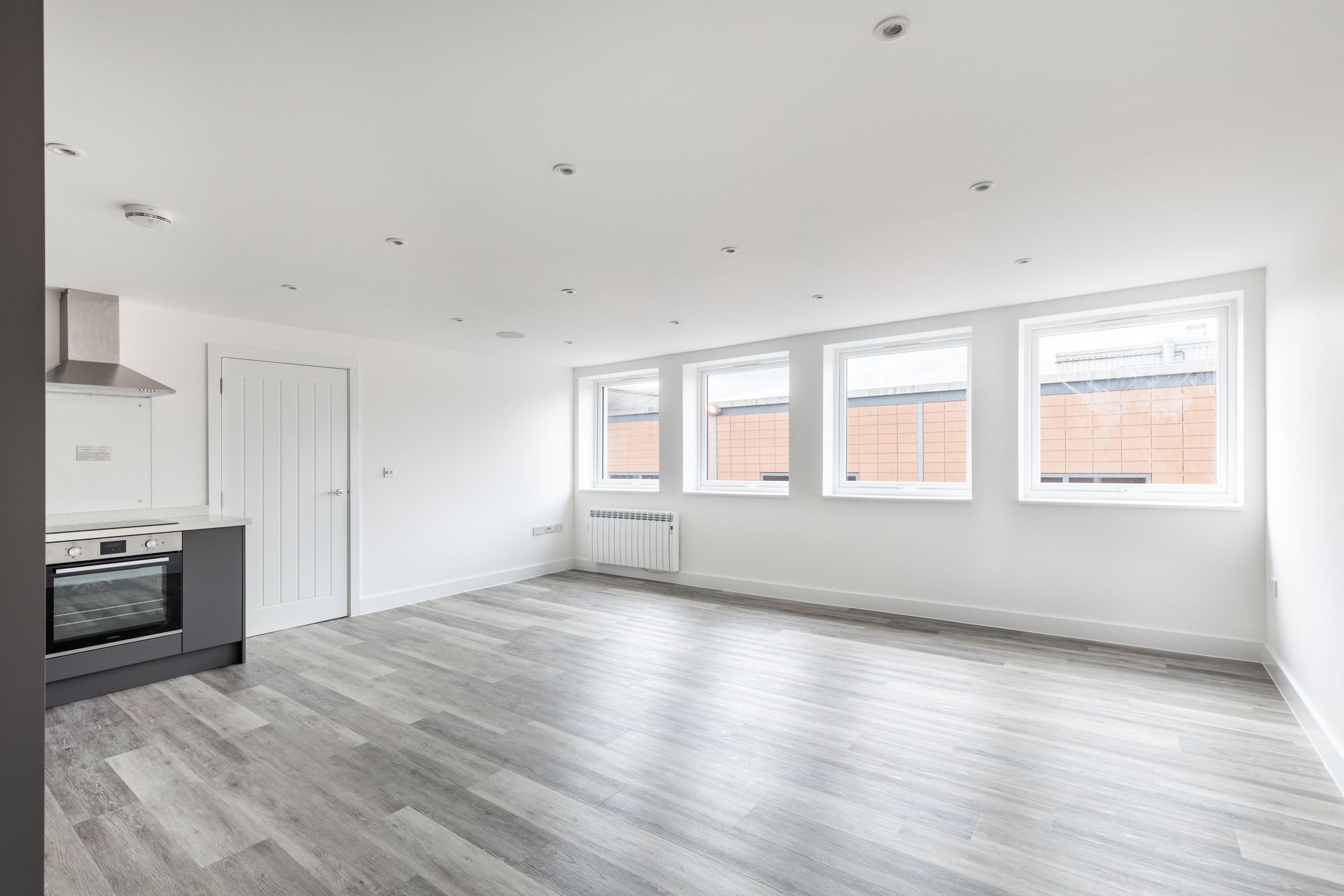 Flat Queens Way in Crawley