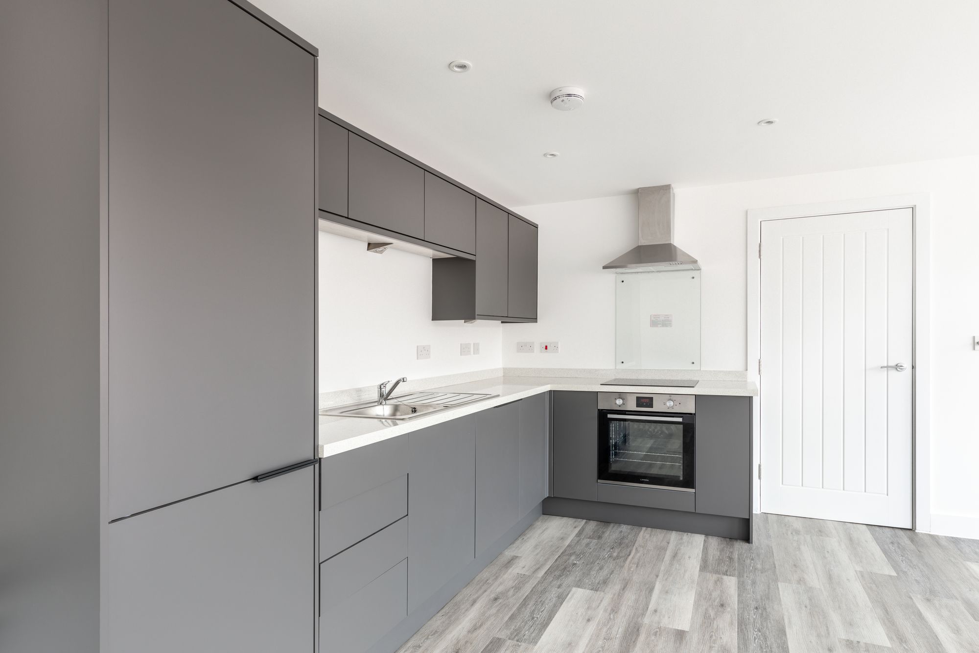 Flat Queens Way in Crawley