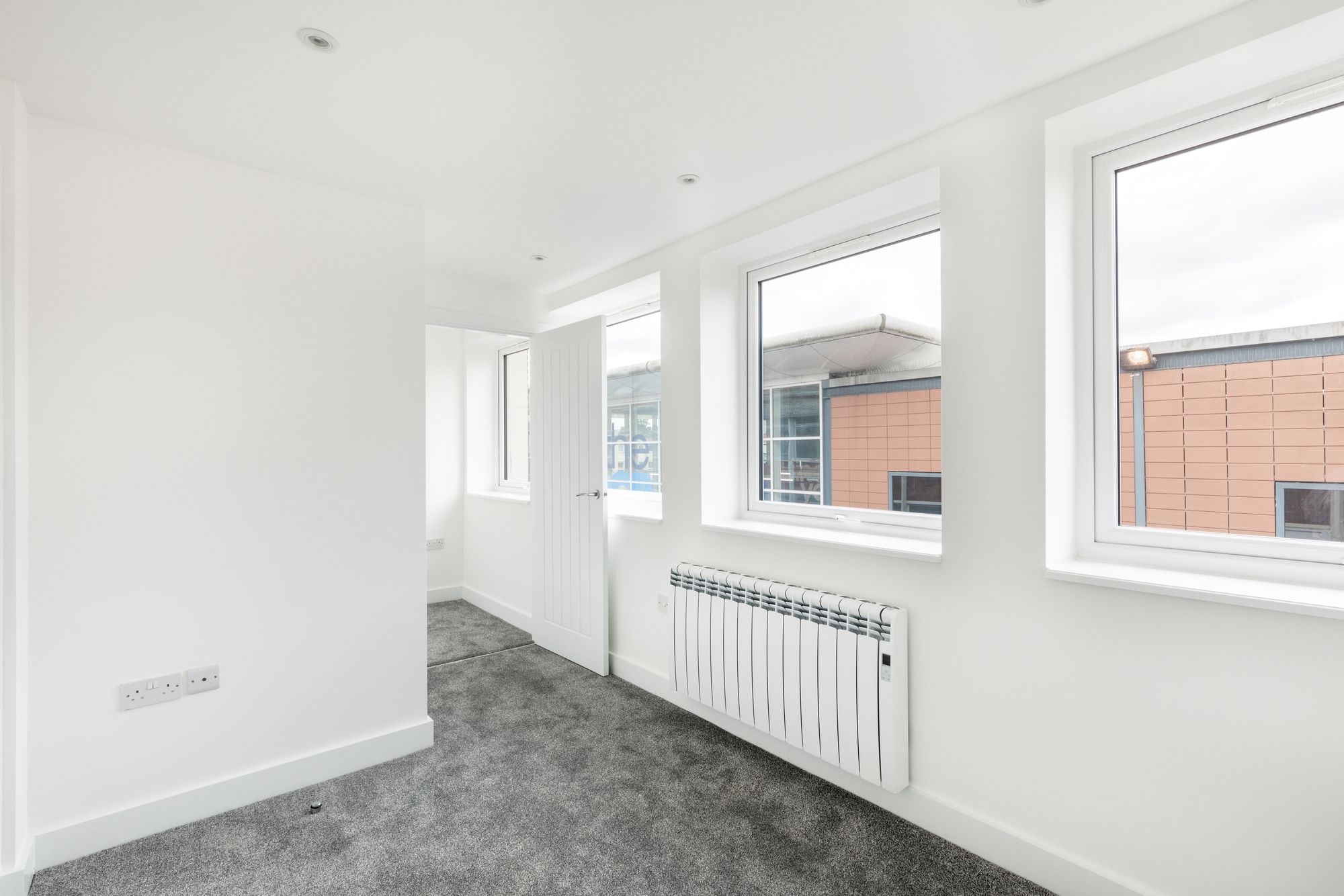 Flat Queens Way in Crawley