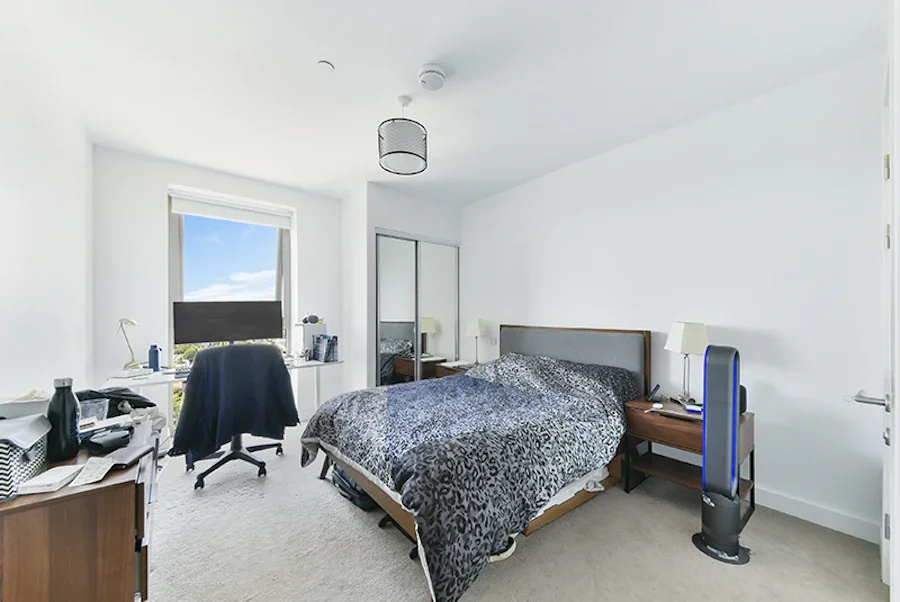 Flat Clifton Gardens in London