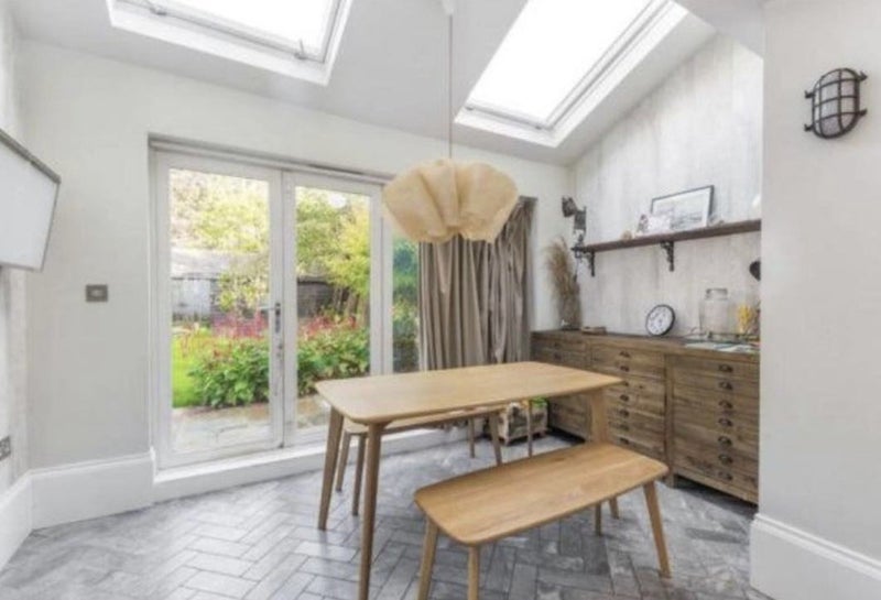 Room Forest Road in Greater London