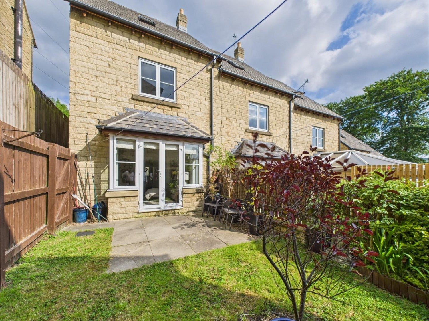 House Middlefield Court in Bradford