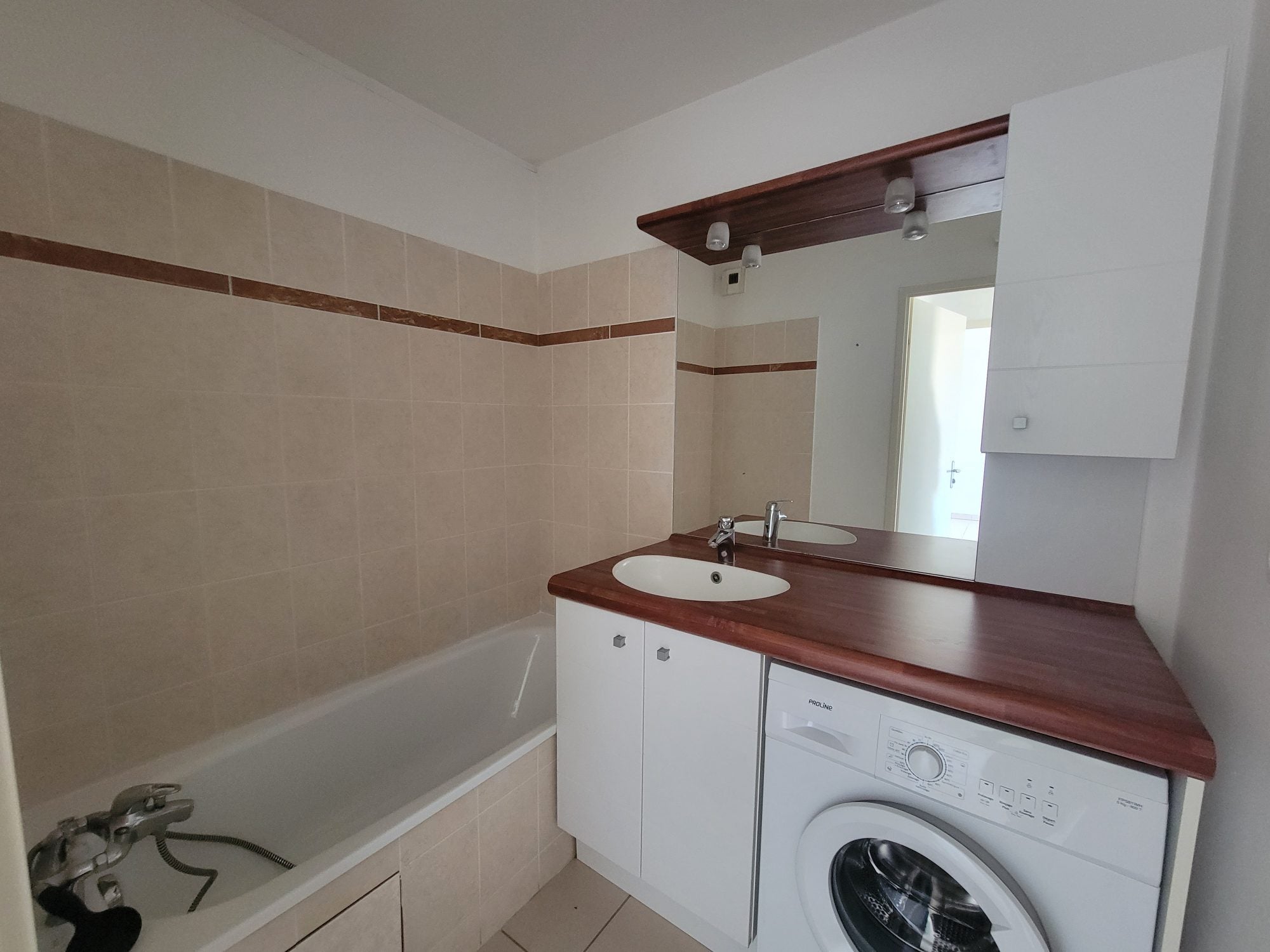 Flat Route de Gensac sur Garonne in Saint-Christaud