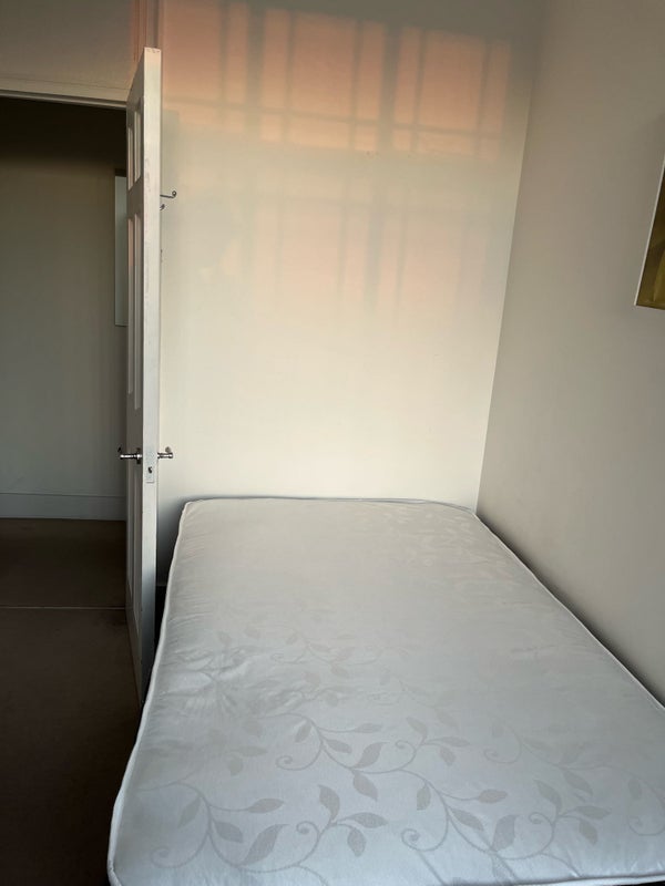 Room Hatherley Grove in City of Westminster