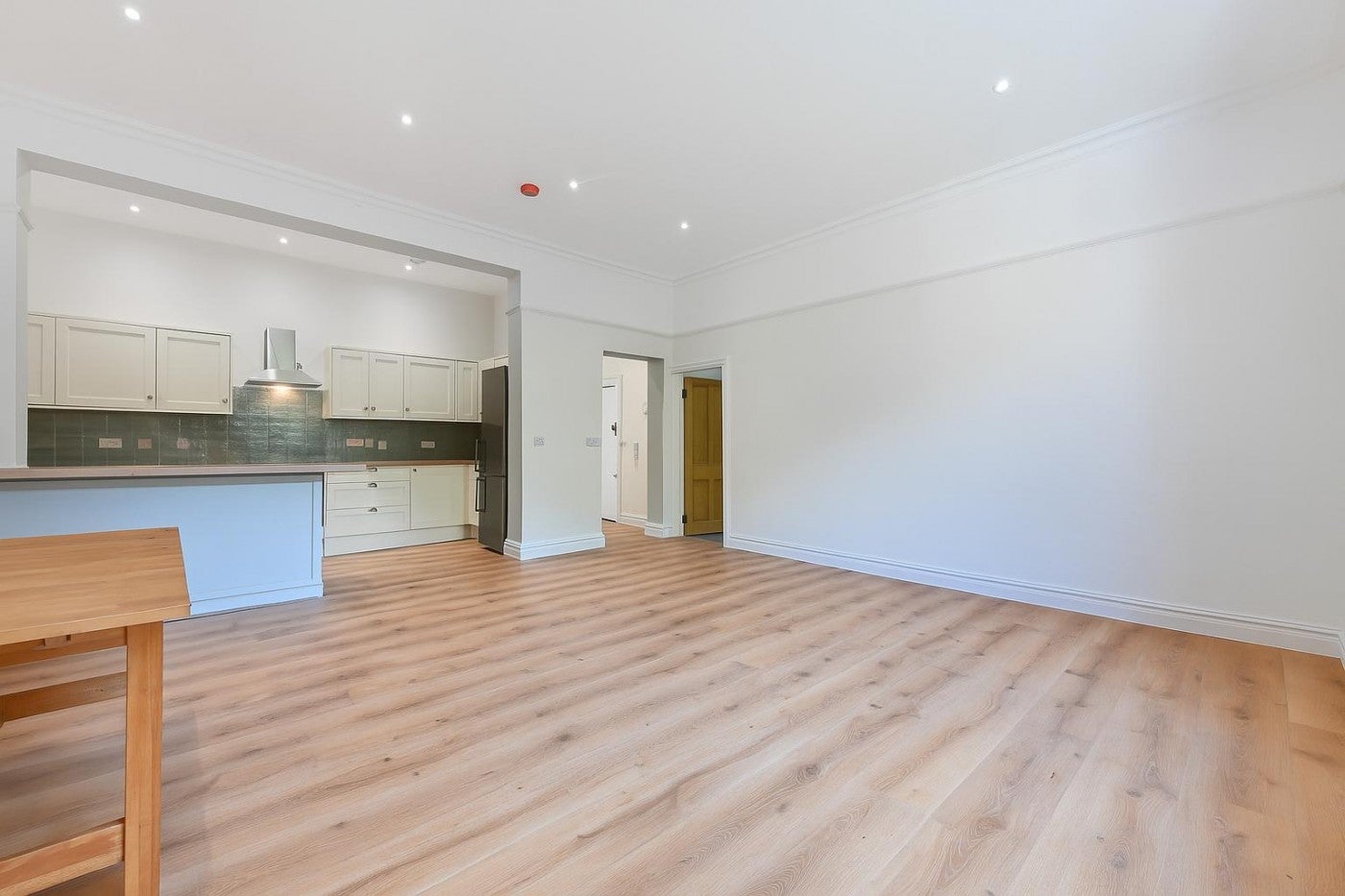 Flat Aberdare Gardens in Greater London