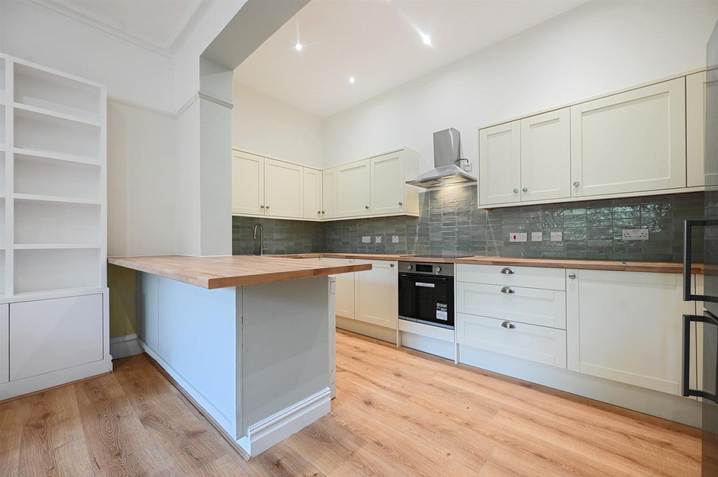 Flat Aberdare Gardens in Greater London