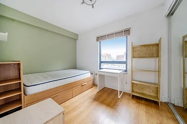 Flat Brownhill Road in Greater London