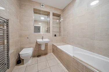 Flat Brownhill Road in Greater London