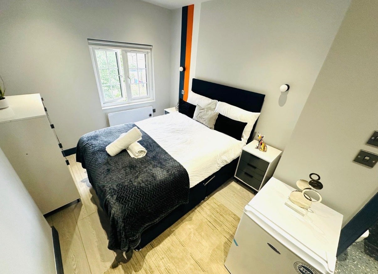 Room Percival Road in Greater London