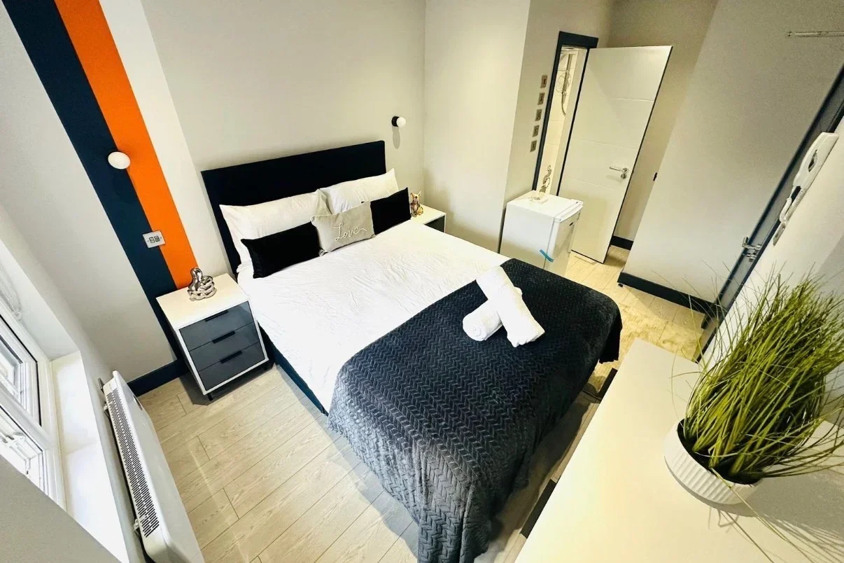 Room Percival Road in Greater London