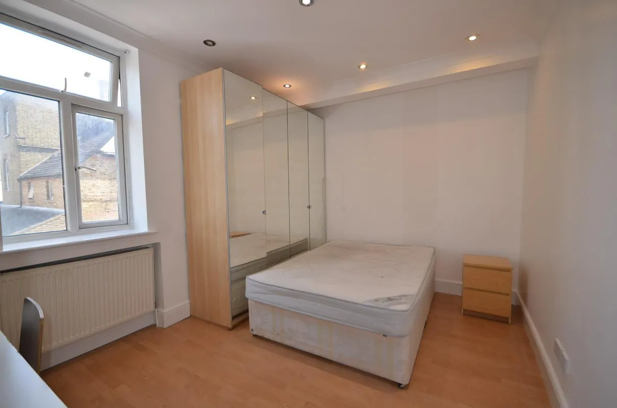 Flat Sandringham Road in Greater London
