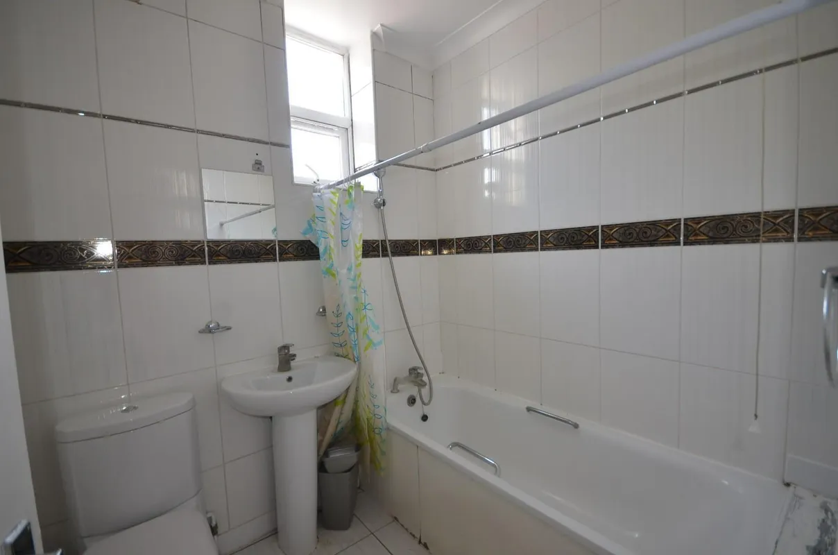Flat Sandringham Road in Greater London