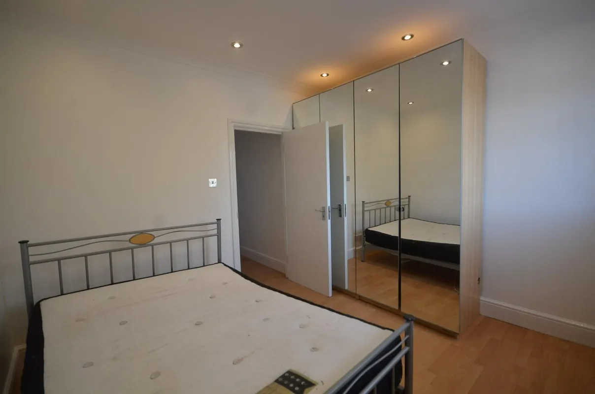 Flat Sandringham Road in Greater London