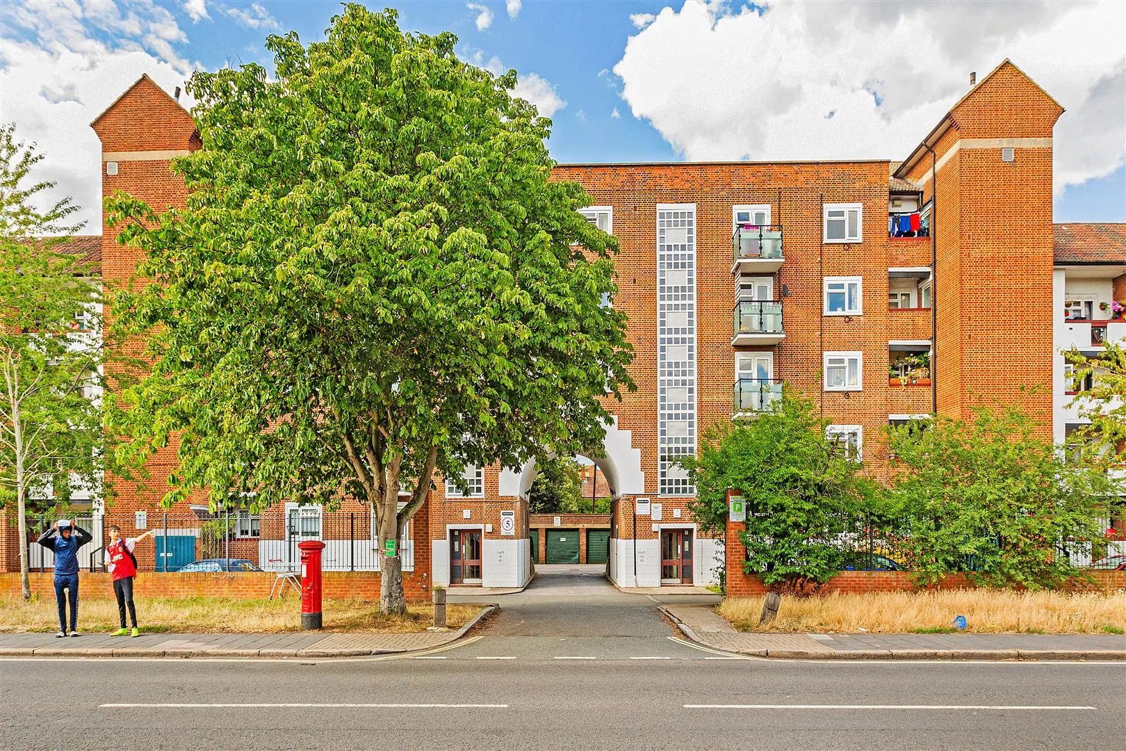 Flat Clifford Avenue in Greater London