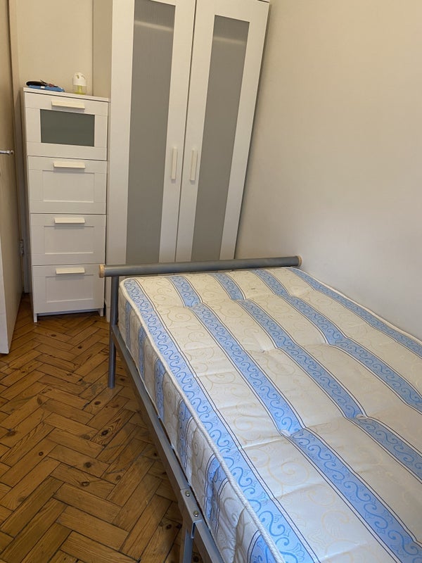 Room Beech Avenue in Greater London