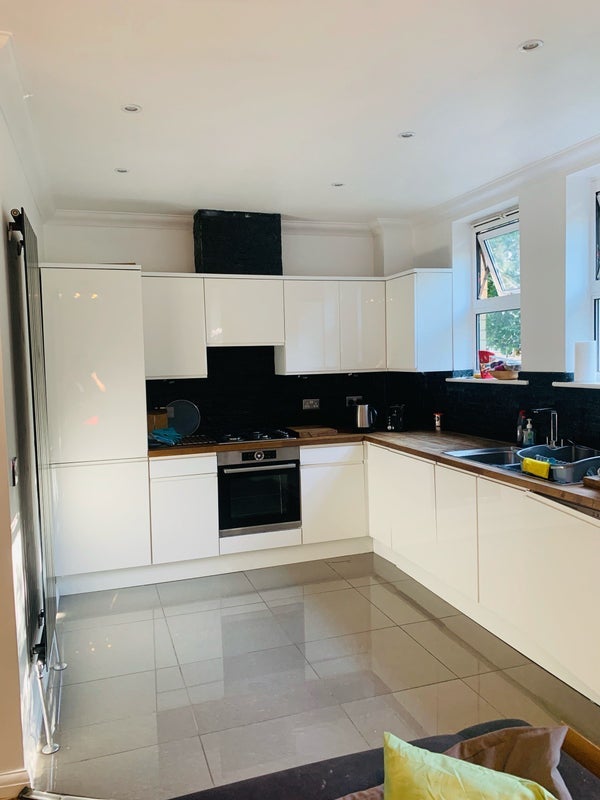 Room Manchester Road in Greater London