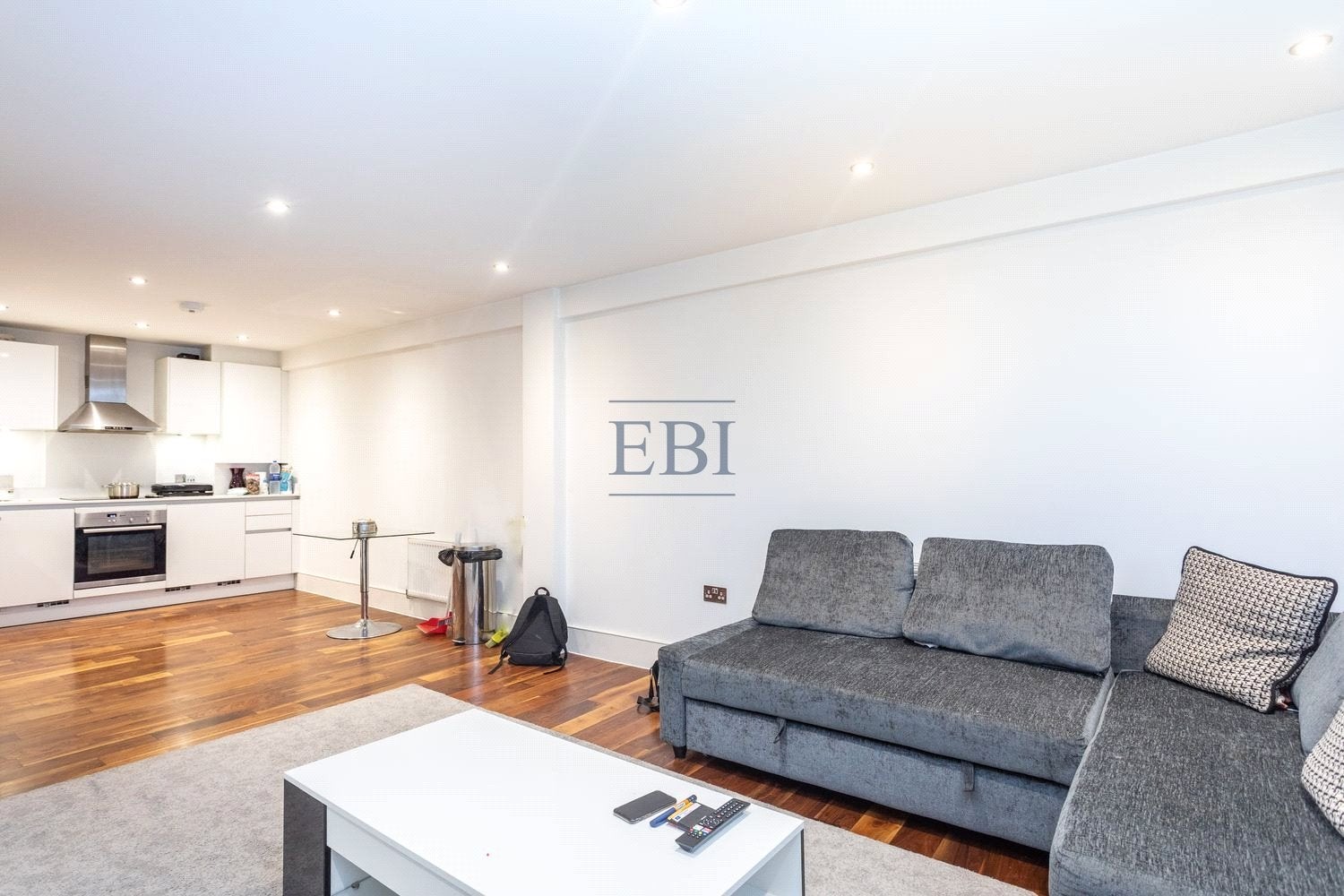 Flat Commercial Road in Greater London