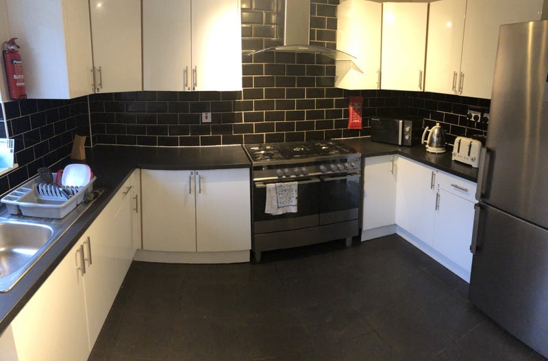 Room Sanger Close in Nottingham