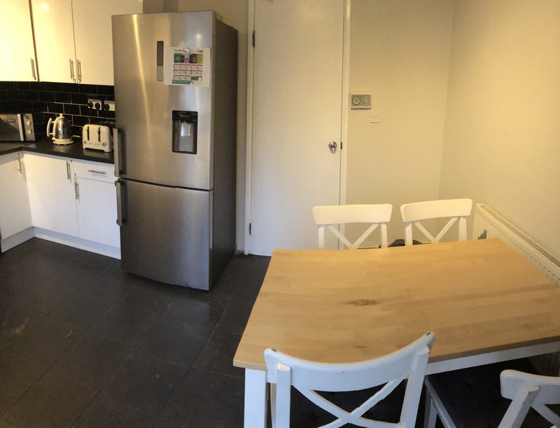 Room Sanger Close in Nottingham