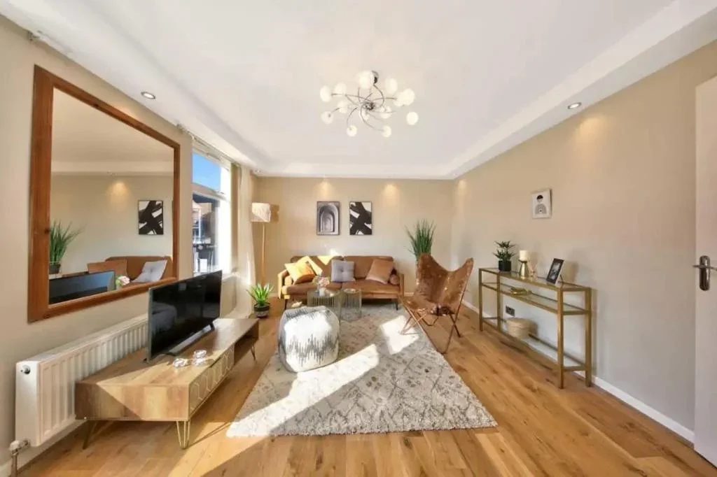 Flat Oliver Road in Greater London