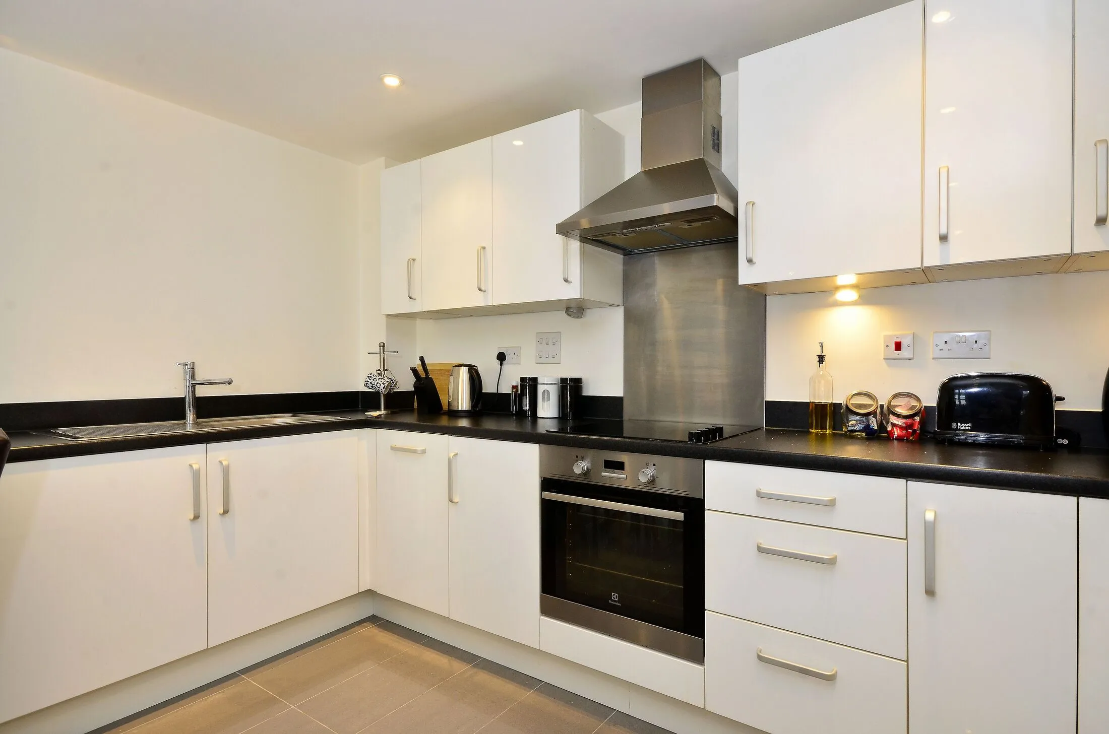 Flat Esparto Street in Greater London
