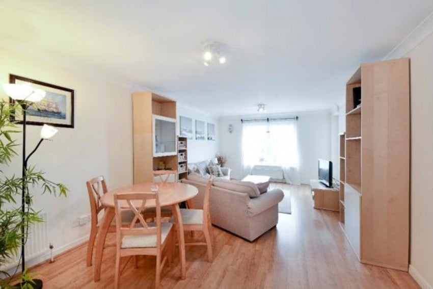 Flat Princes Riverside Road in Greater London