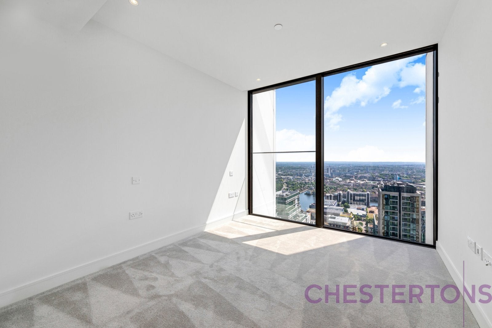Flat South Quay Square in Greater London