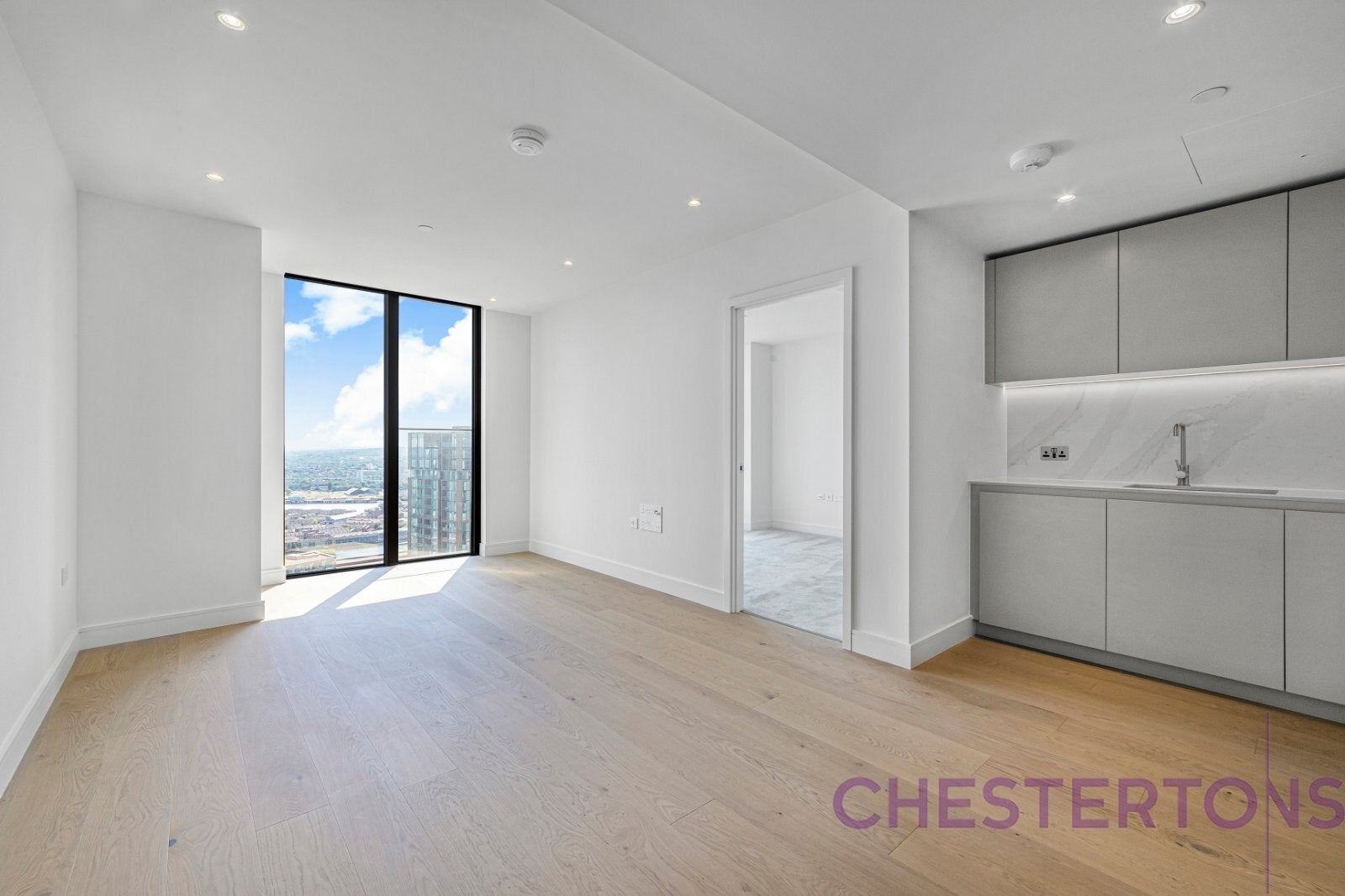 Flat South Quay Square in Greater London