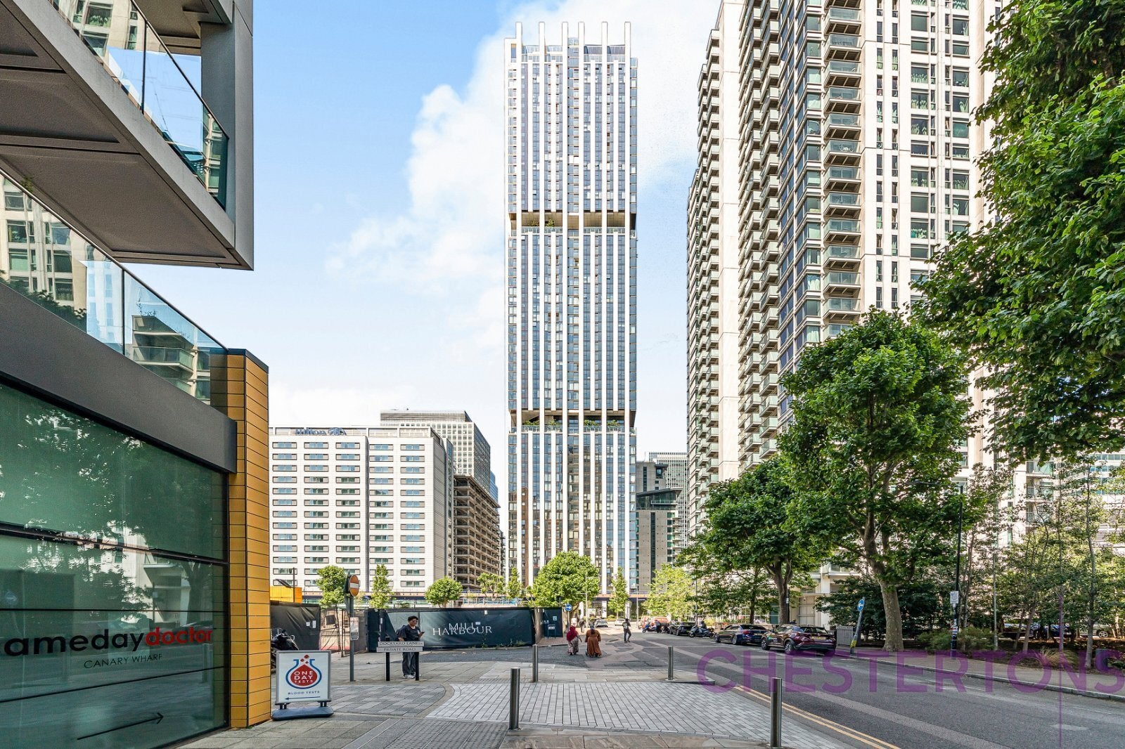Flat South Quay Square in Greater London