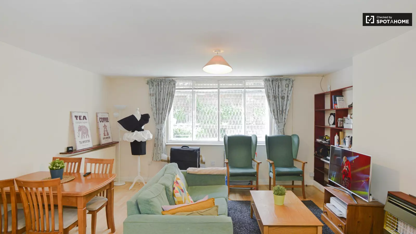 Flat Queensdale Road in Greater London