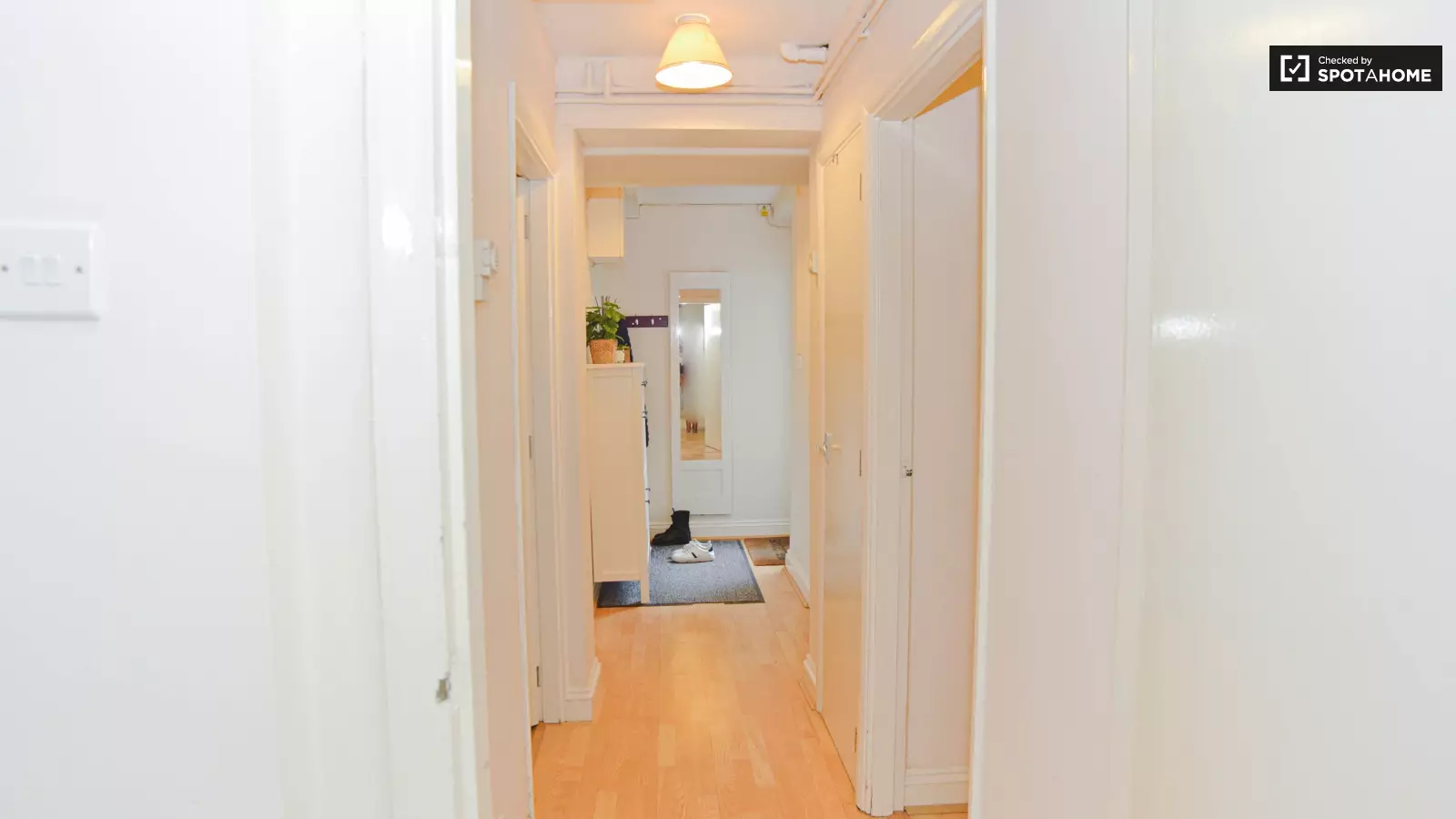 Flat Queensdale Road in Greater London