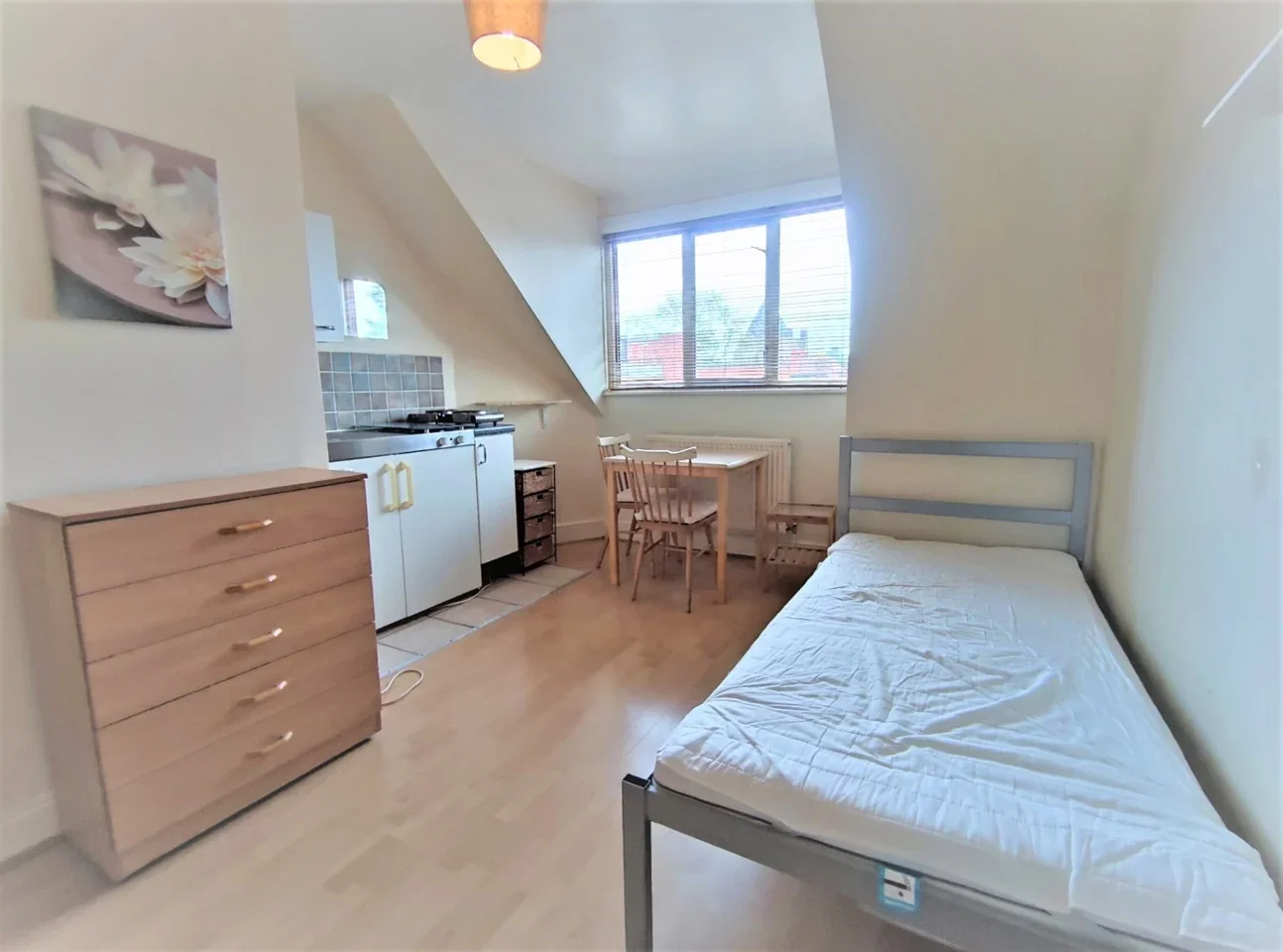 Flat St Albans Lane in Greater London