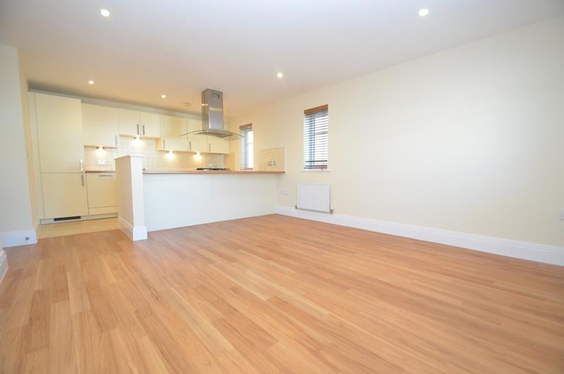 Flat Elm Park Court in Greater London