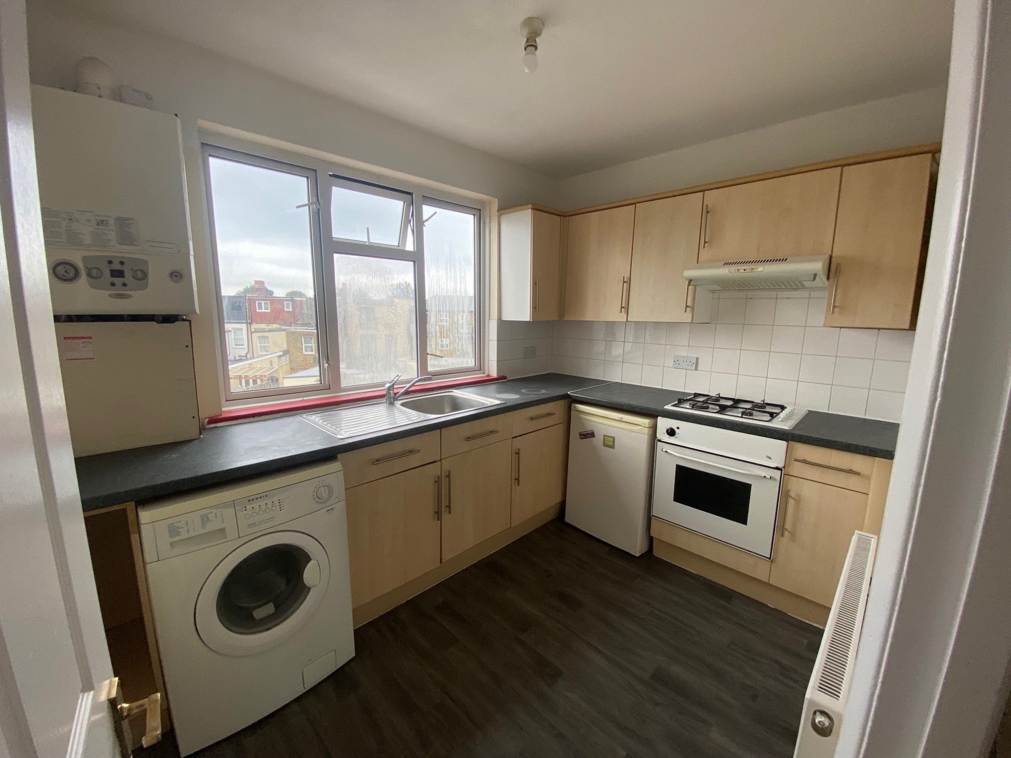 Flat Mitcham Road in Greater London