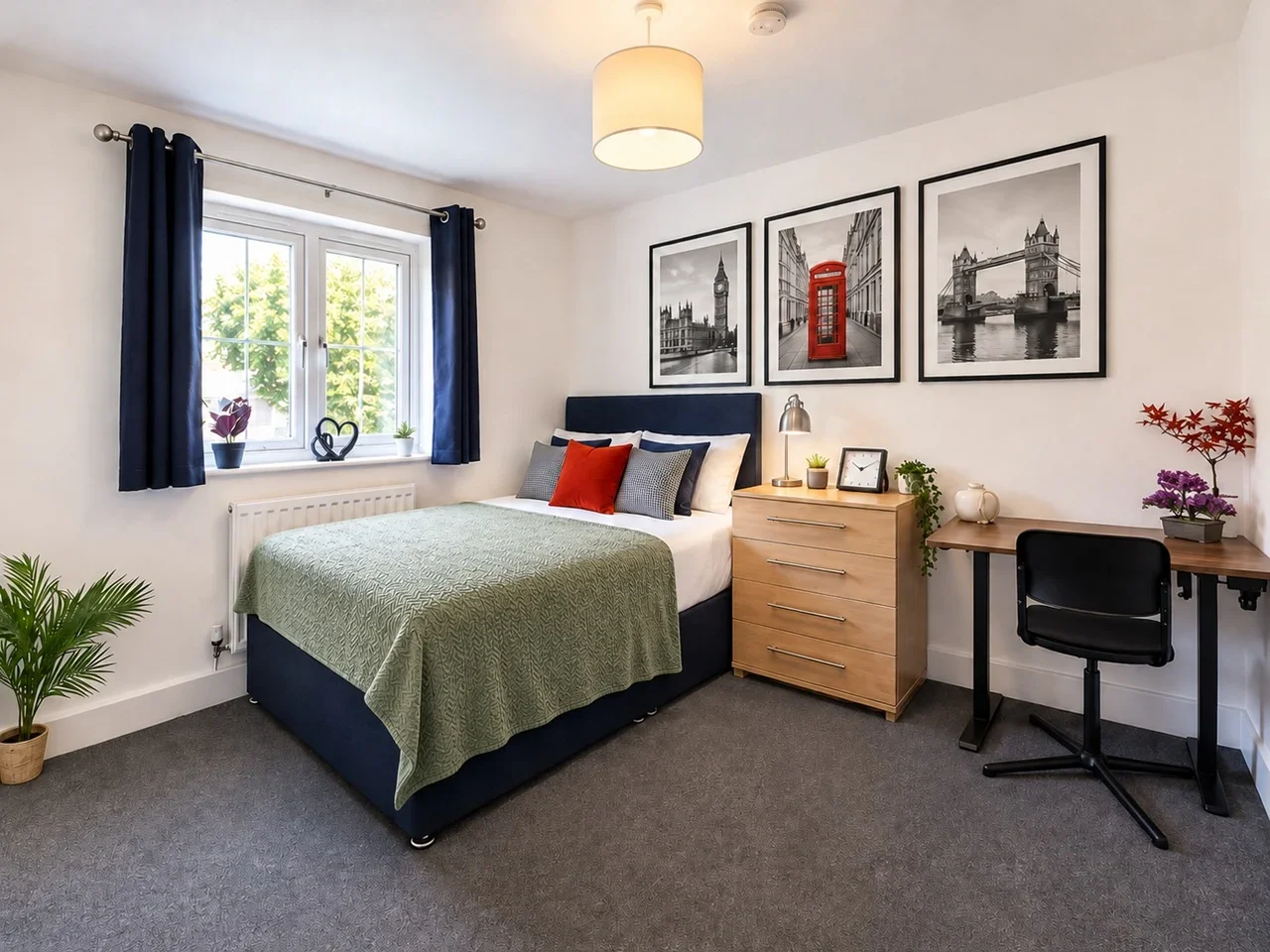 Room Claremont Grove in Greater London