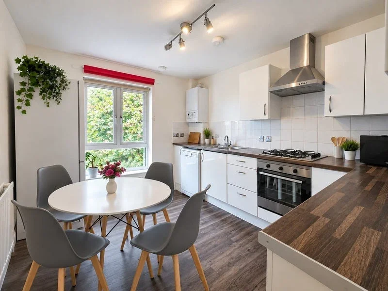 Room Claremont Grove in Greater London