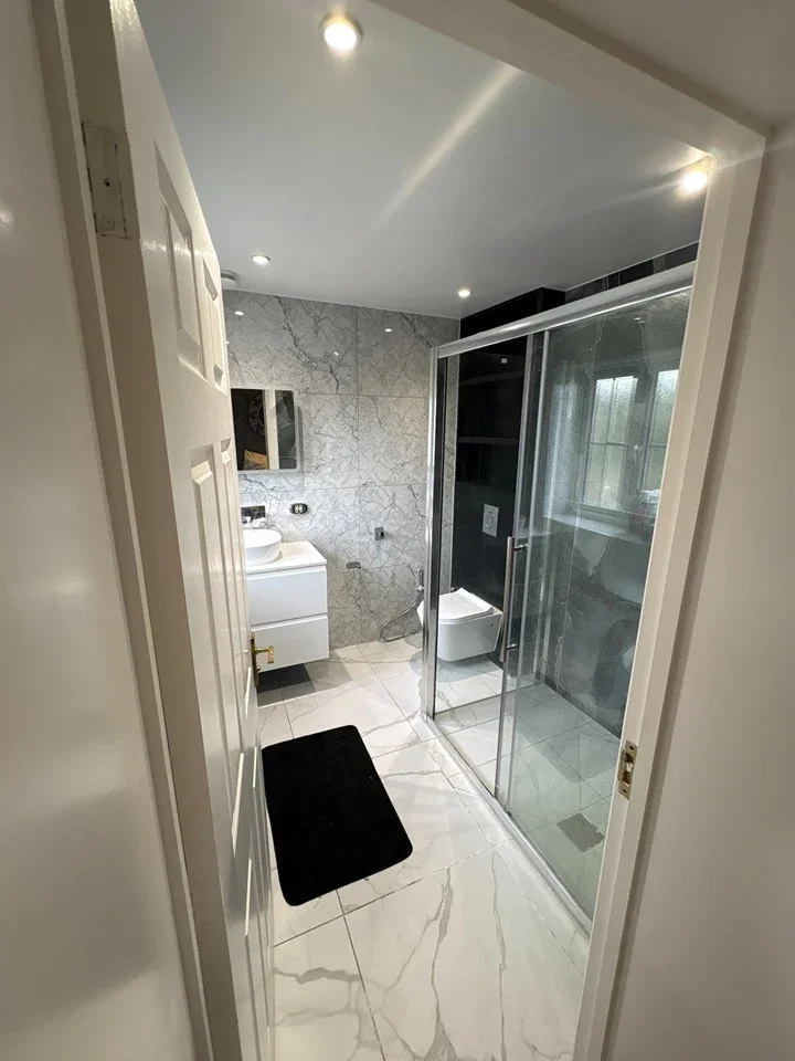 Room Newlyn Close in Greater London
