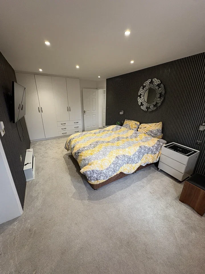 Room Newlyn Close in Greater London