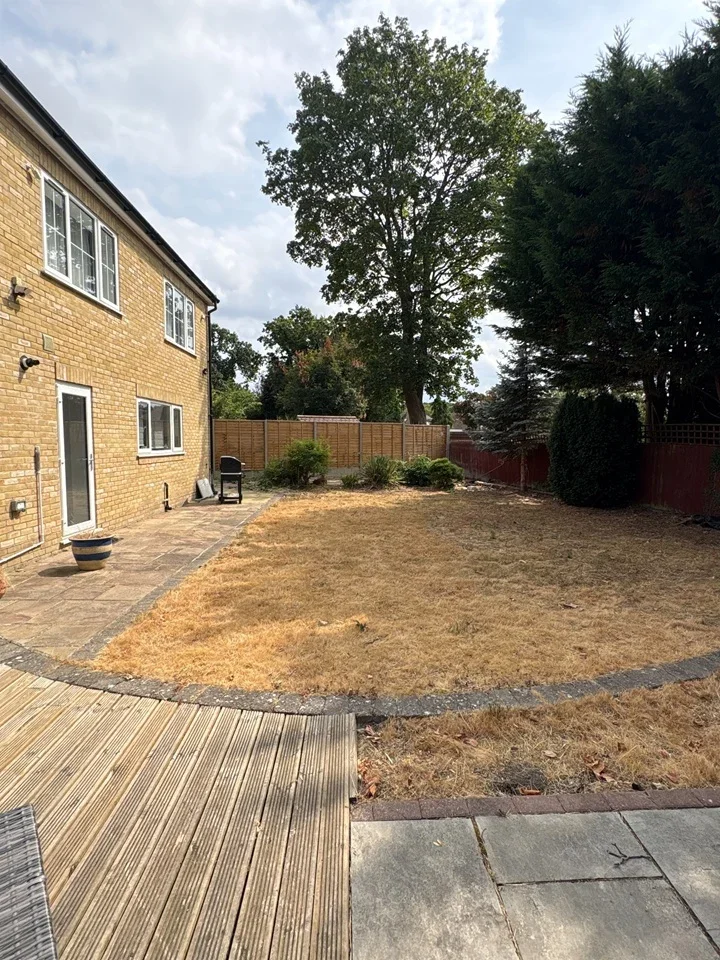 Room Newlyn Close in Greater London