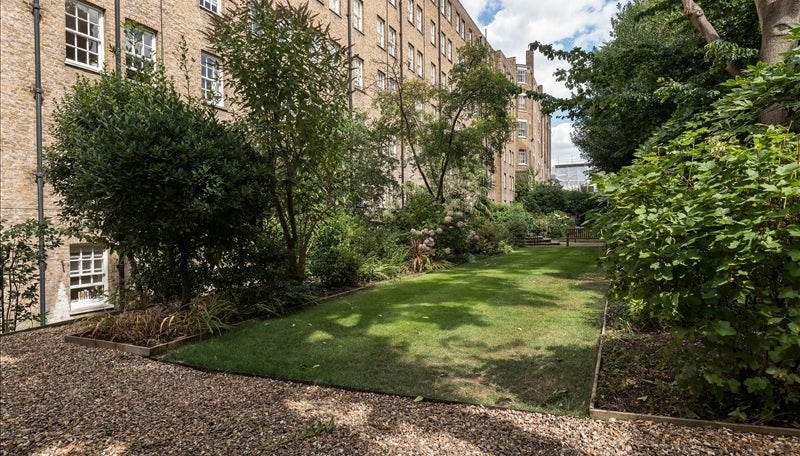 Flat Fulham Road in Greater London