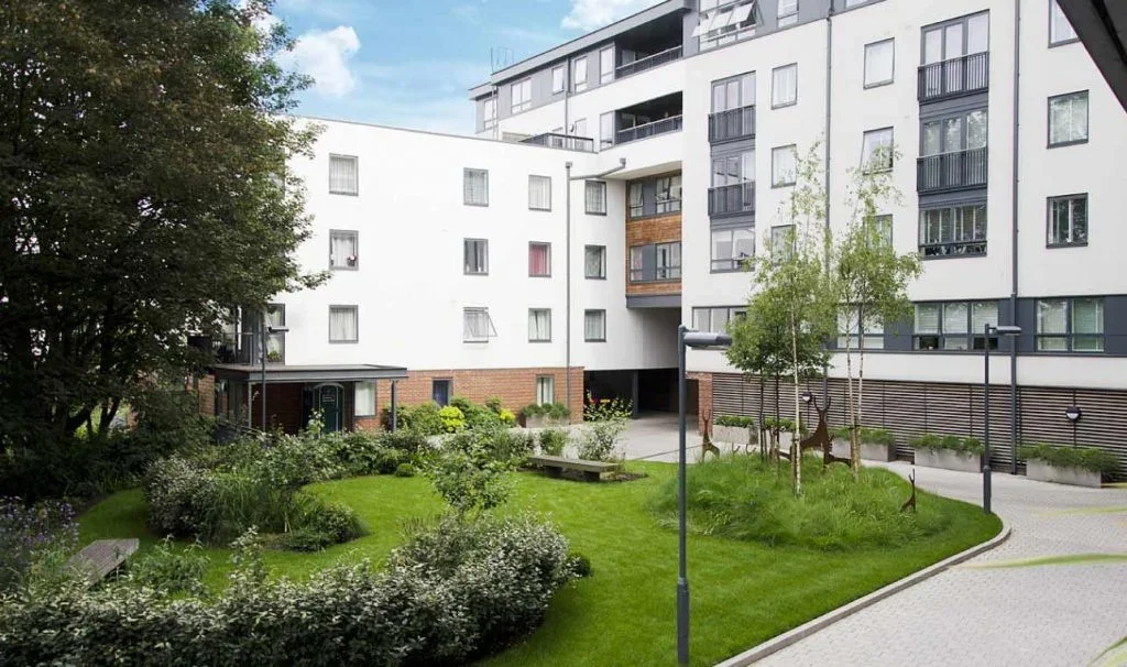 Flat Fred White Walk in Greater London