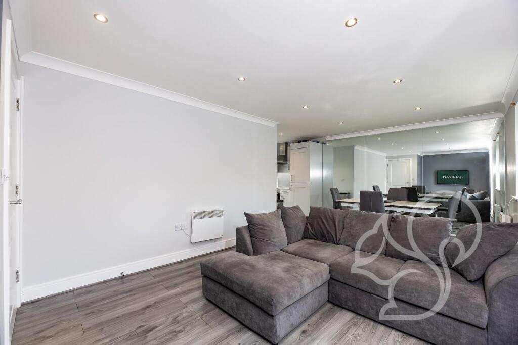 Flat Tufnell Way in Colchester