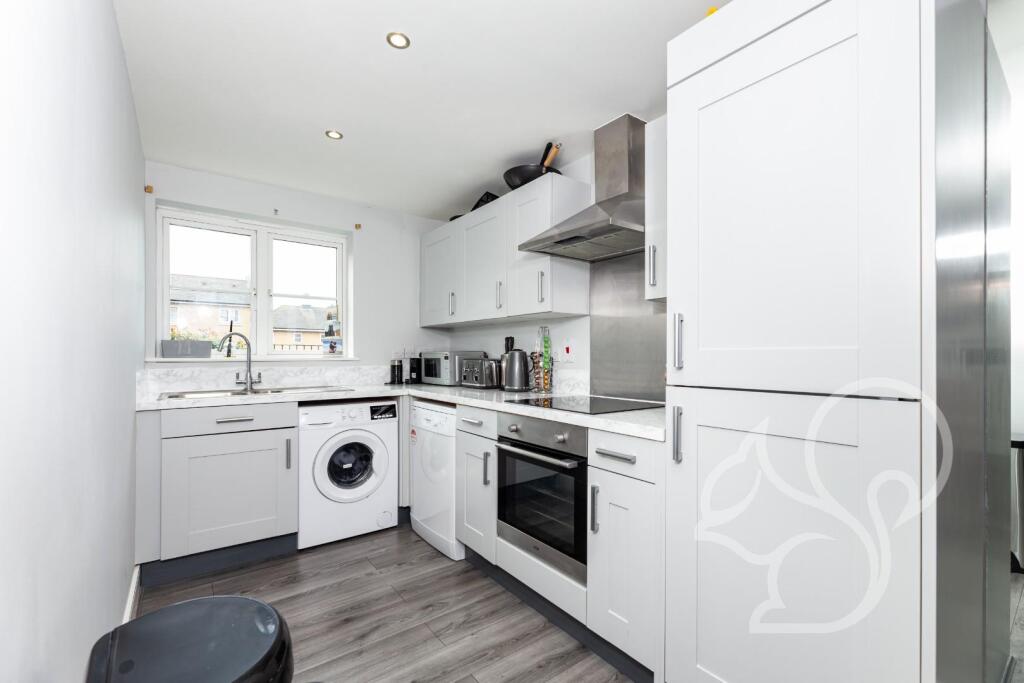 Flat Tufnell Way in Colchester