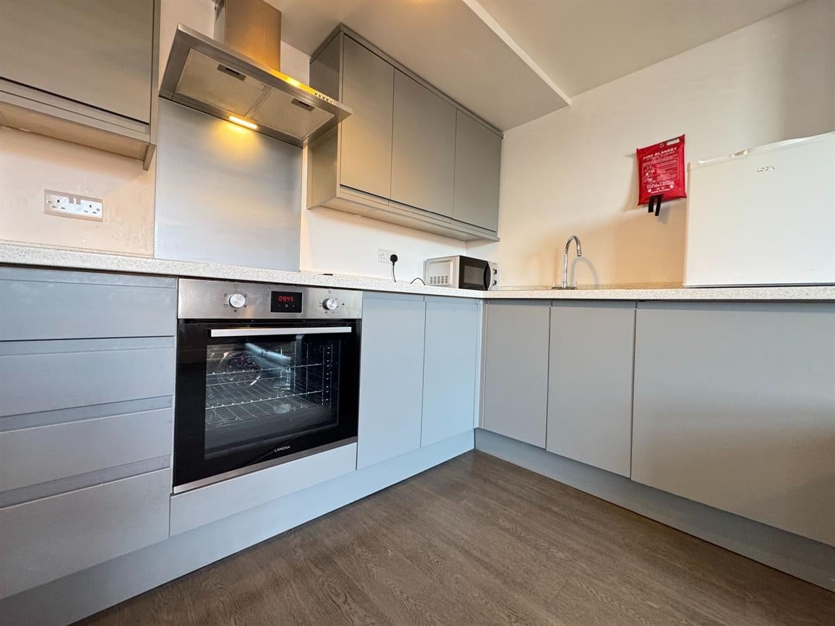 Flat Millicent Road in Nottingham
