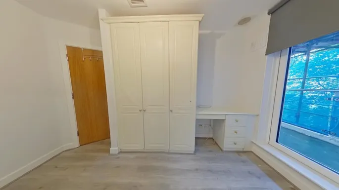Flat Lyon Road in Greater London