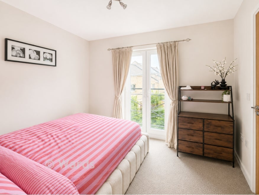 Flat Sandpiper Close in Dartford