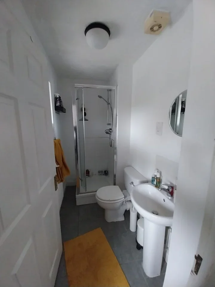 Flat Tauheed Close in Greater London