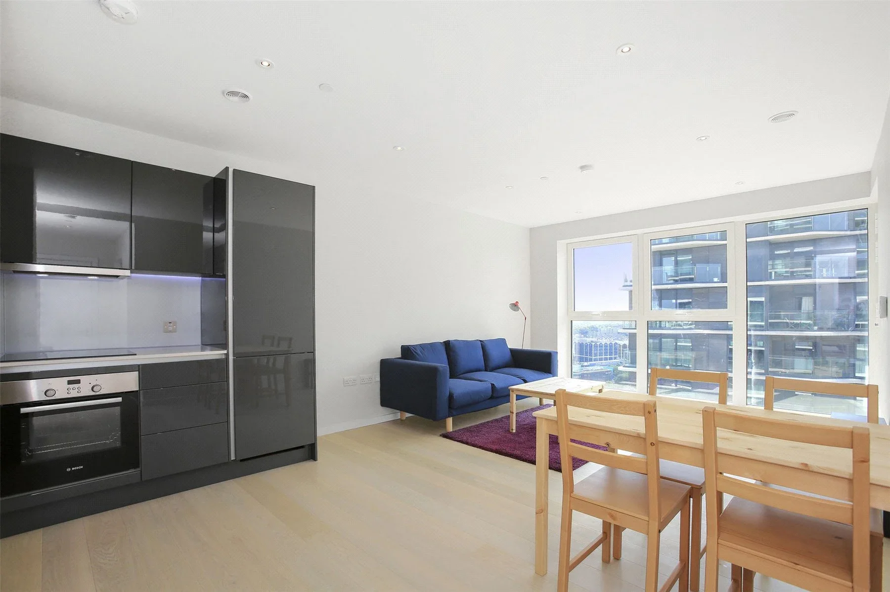Flat Montfichet Road in Greater London