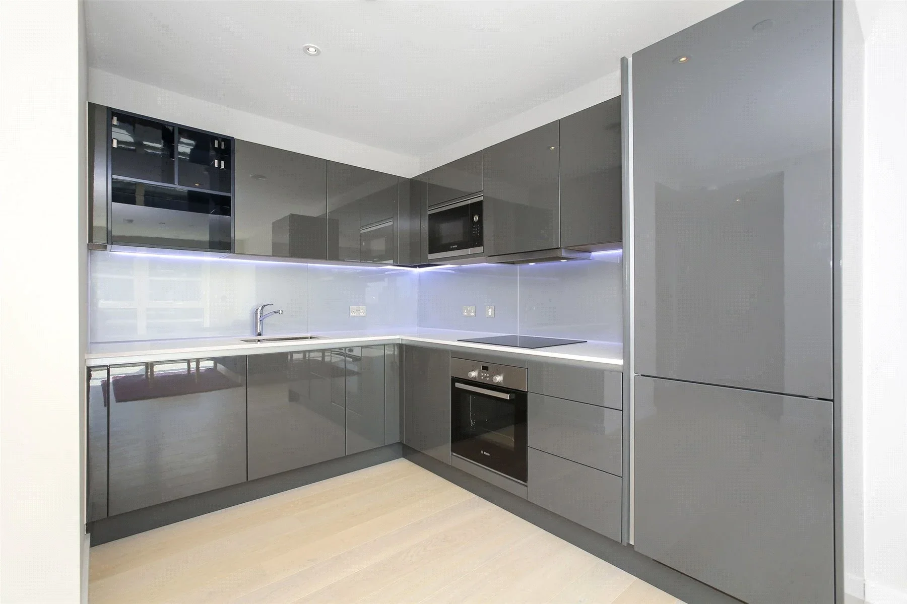 Flat Montfichet Road in Greater London