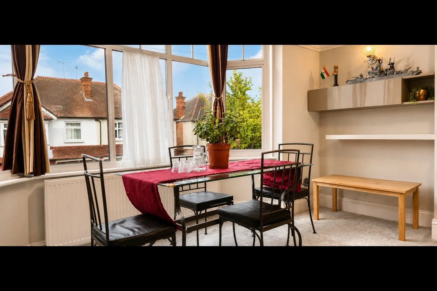 Flat Radnor Road in Greater London